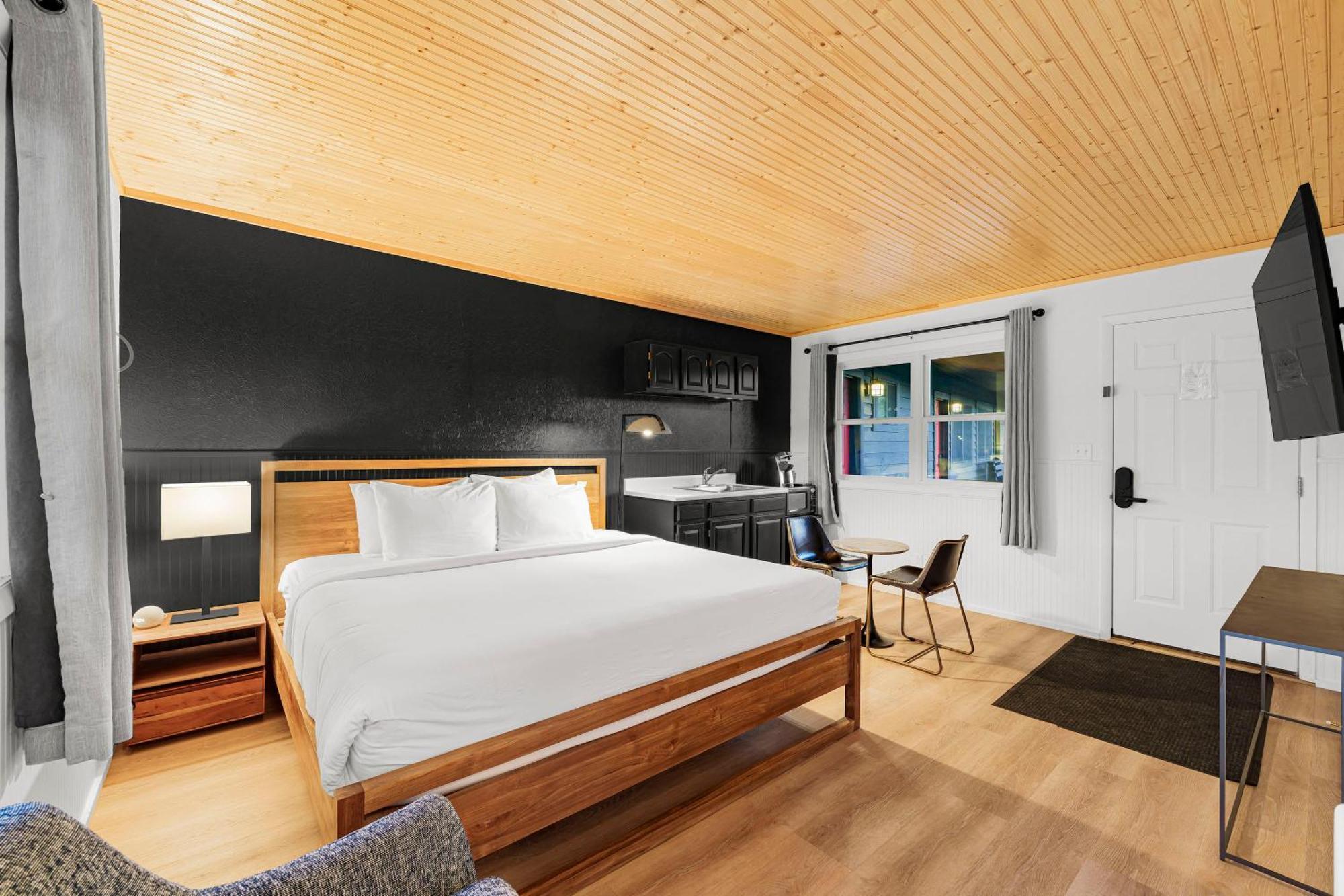 Hotel Placid Bay